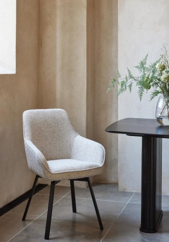 Alma Drehstuhl, mit Armlehnen – cremefarbenes Melange-Polyester und schwarze Beine