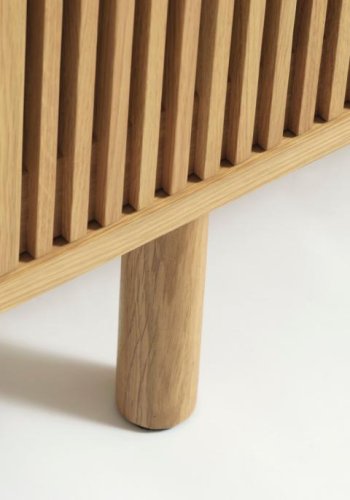 Tiber TV-bord, m. 2 l�ger og 2 hylder - natur egetr�sfin�r (143x40)