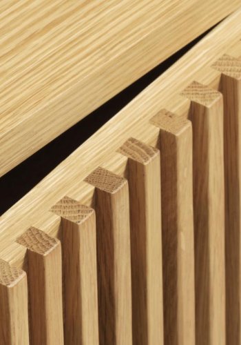 Tiber TV-bord, m. 2 l�ger og 2 hylder - natur egetr�sfin�r (143x40)