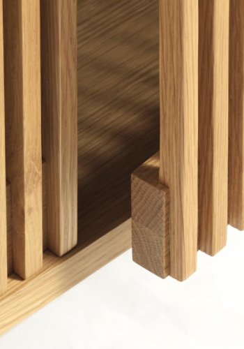 Tiber TV-bord, m. 2 l�ger og 2 hylder - natur egetr�sfin�r (143x40)