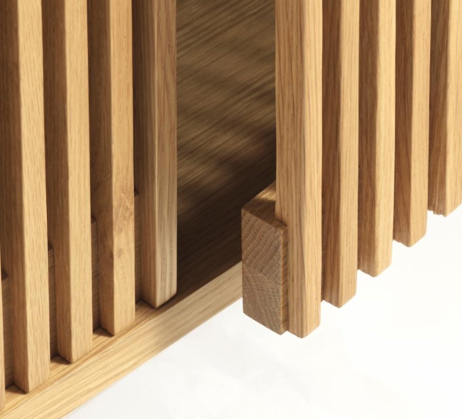 Tiber TV-bord, m. 2 l�ger og 2 hylder - natur egetr�sfin�r (143x40)