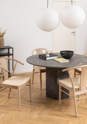 ACT NORDIC Janik matbordsstol, med armstöd - benvitt papper och vitpigmenterad ek