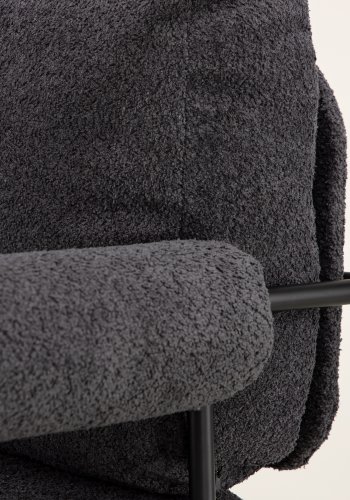 VIND COLLECTION Tillberga x Josefin Lustig lenestol, m. armlener - mrkegr boucléstoff og sort stl