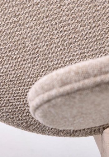 UNIQUE FURNITURE Stilo spisebordsstol - sand polyester og hvidpigmenteret egetr�