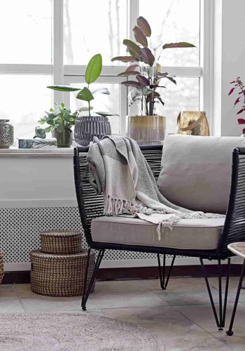 BLOOMINGVILLE Mundo lenestol - natur/svart polyester/metall, m. armlener, inkl. puter