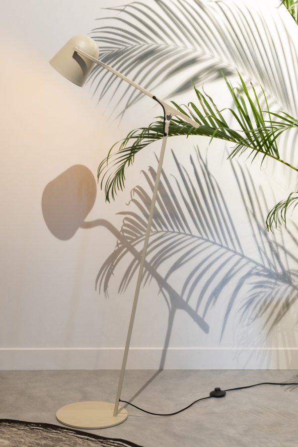 ZUIVER Lau gulvlampe - risbrunt jern