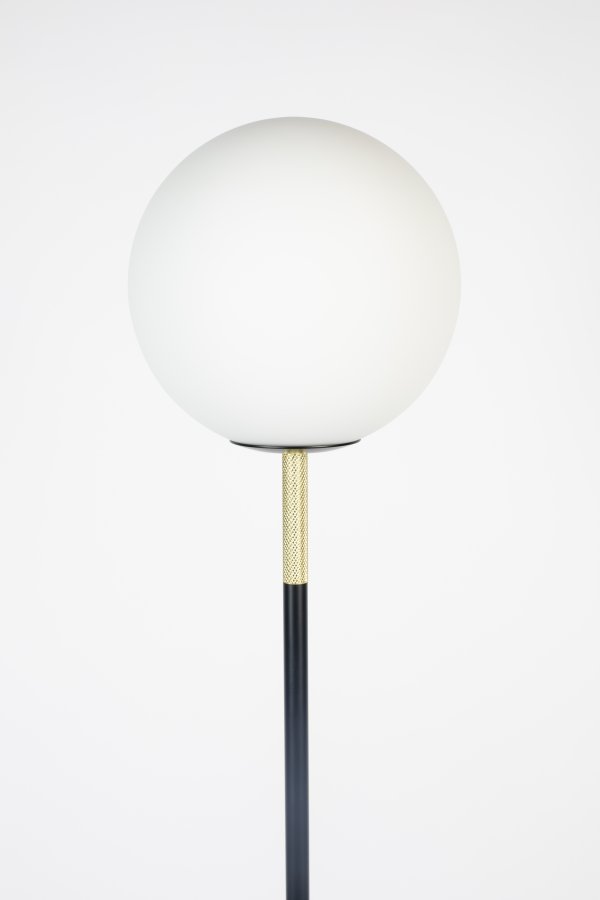 ZUIVER Orion gulvlampe - opalt glass og sort marmor
