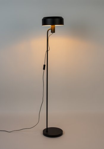 WHITE LABEL LIVING Landon gulvlampe - svart jern