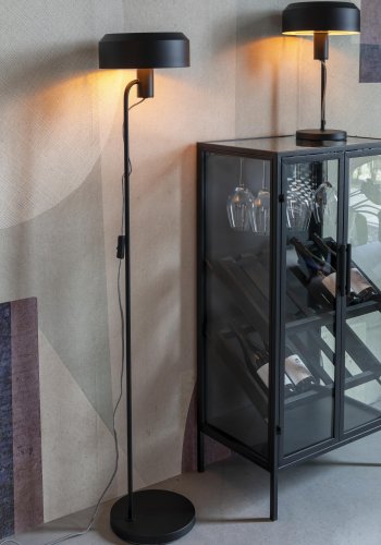 WHITE LABEL LIVING Landon gulvlampe - svart jern