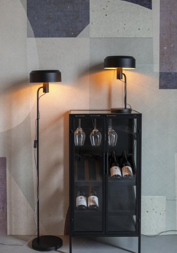 WHITE LABEL LIVING Landon gulvlampe - svart jern