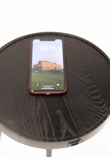 ZUIVER Orion Charge gulvlampe, m. 2 borde, trdls ladestation, USB-port  - opal glas og sort jern