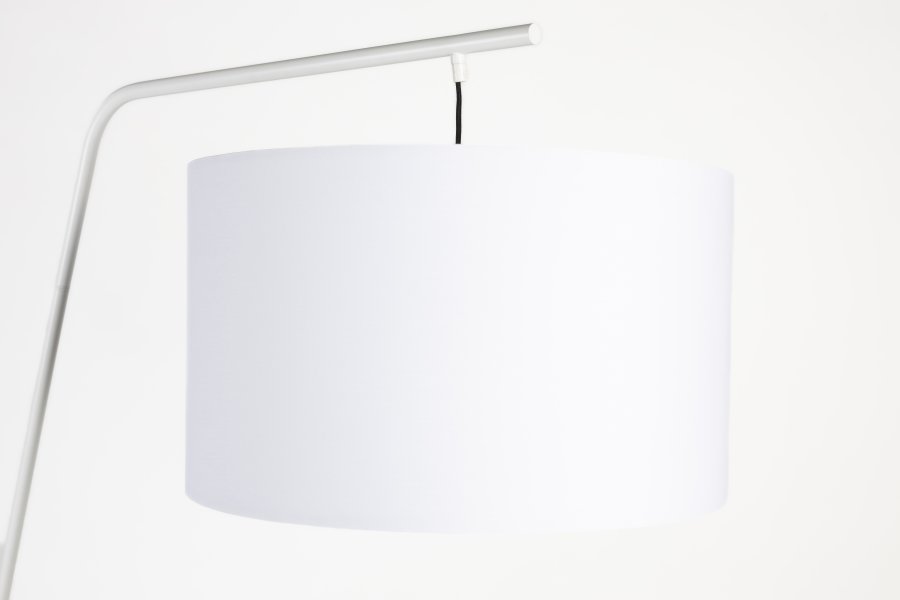 WHITE LABEL LIVING Martine gulvlampe - hvit metall
