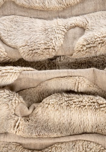 VIND COLLECTION Trondheim x Josefin Lustig teppe, firkantet - beige ull (400x400)