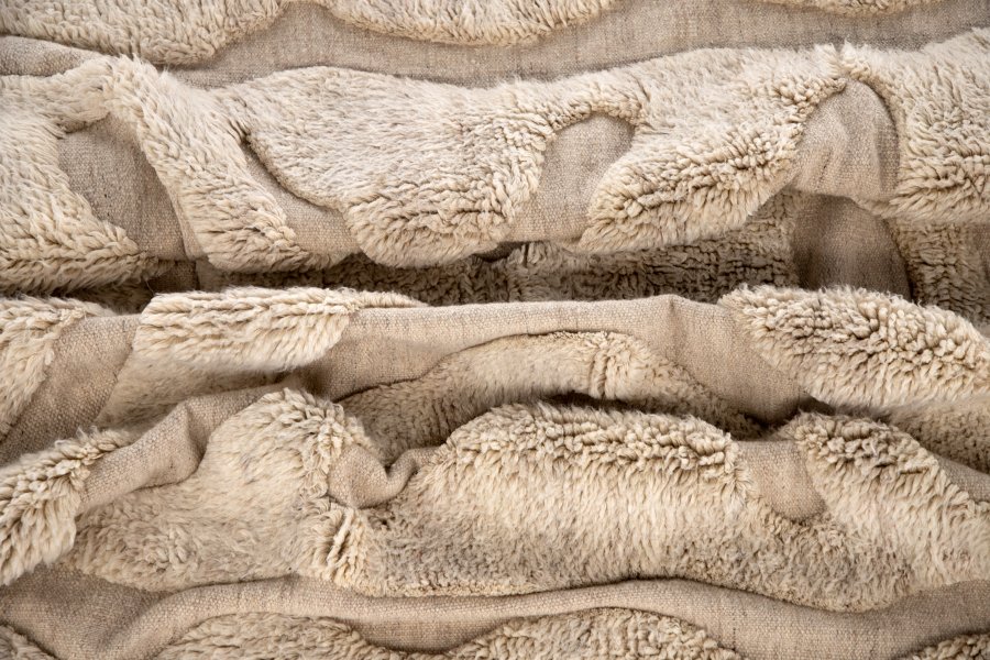 VIND COLLECTION Trondheim x Josefin Lustig teppe, firkantet - beige ull (400x400)