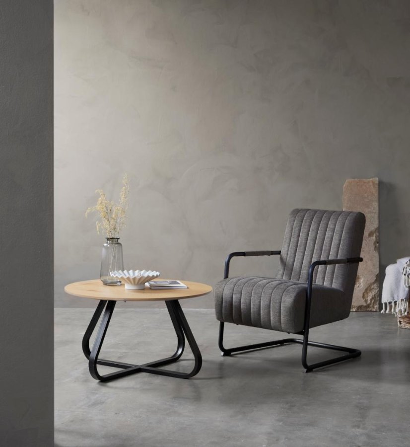 Trout Loungesessel mit Armlehnen – dunkelgrauer Stoff und schwarzes Metall