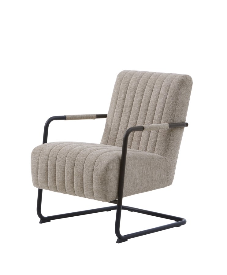 Trout Loungesessel mit Armlehnen – Sandstoff und schwarzes Metall