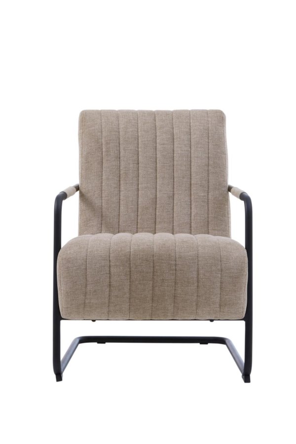 Trout Loungesessel mit Armlehnen – Sandstoff und schwarzes Metall