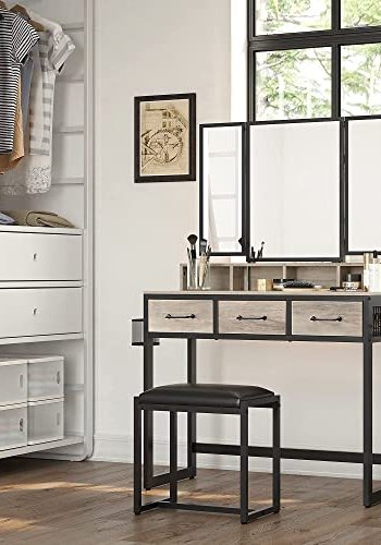 VASAGLE Schminktisch, dreifach klappbarer Spiegel, 3 Schubladen, 4 Fächer, Hocker – graue Spanplatte, schwarzer Stahl (90 x 40)