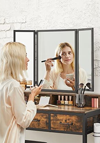 VASAGLE Schminktisch, mit dreifach klappbarem Spiegel, 3 Schubladen, 4 Fächern, Hocker – braune Spanplatte, schwarzer Stahl (90 x 40)