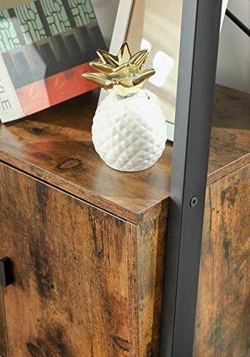 VASAGLE Leiterregal mit 4 Regalen und Schrank – rustikale braune Spanplatte und schwarzer Stahl