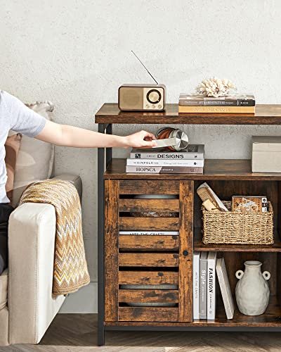 VASAGLE Schrank, mit 2 Lamellentüren, 1 offenem Fach und 2 Einlegeböden – rustikale braune Spanplatte und schwarzer Stahl