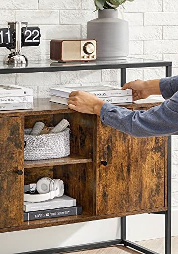 VASAGLE Sideboard, mit 2 Türen und Regal – Hartglas, rustikale braune Spanplatte und schwarzer Stahl