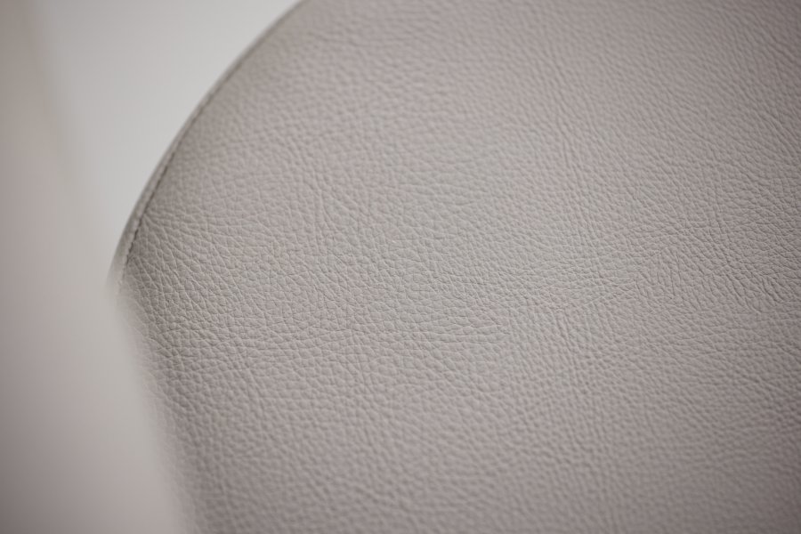 VIND COLLECTION Västers x Josefin Lustig spisebordsstol, med armlener - beige PU og sort stl