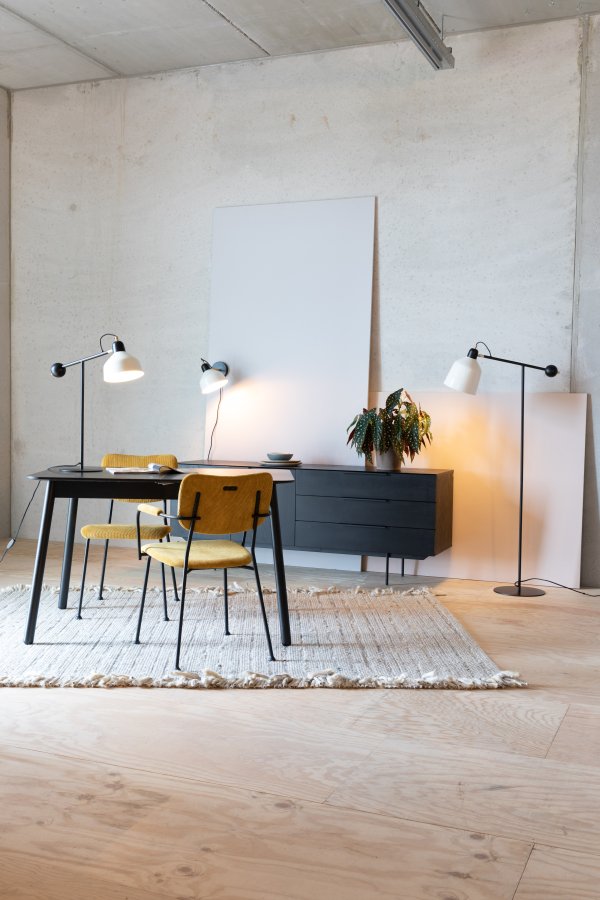 ZUIVER Skala skrivebordslampe - hvitt og sort jern