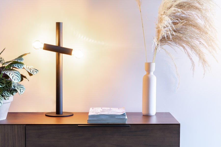 ZUIVER Hawk bordlampe - svart jern