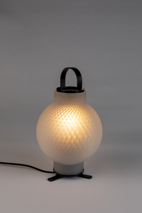 ZUIVER Nomad bordlampe - hvitt glass og jern