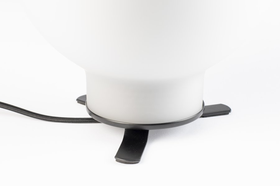 ZUIVER Nomad bordlampe - hvitt glass og jern