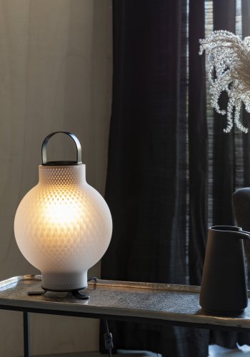 ZUIVER Nomad bordlampe - hvitt glass og jern