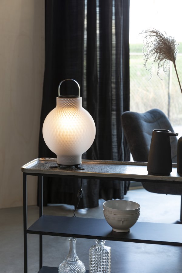 ZUIVER Nomad bordlampe - hvitt glass og jern