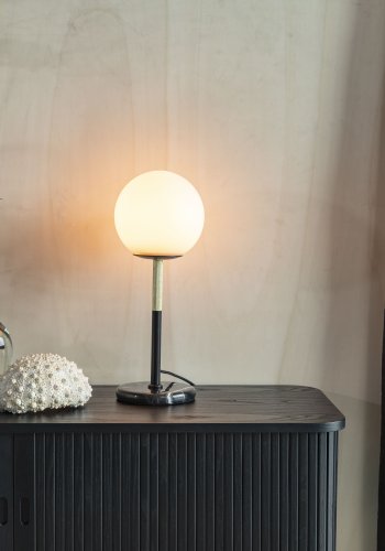 ZUIVER Orion bordlampe - opalt glass og sort marmor