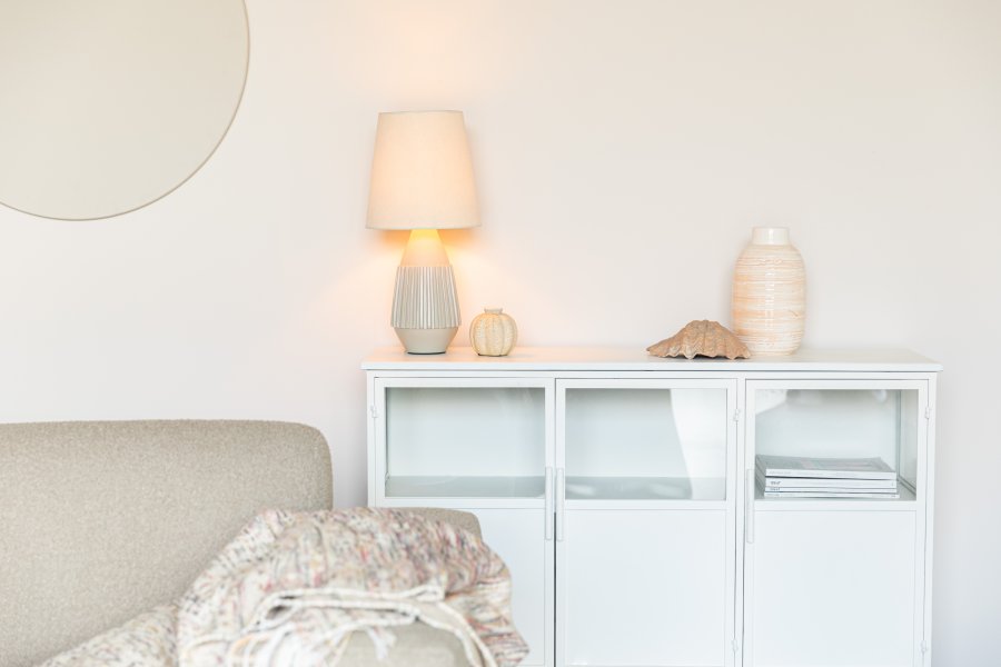 WHITE LABEL LIVING Aysa bordlampe - ekte aluminium