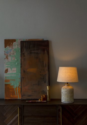 DUTCHBONE Russel bordlampe - ekte lin og keramikk