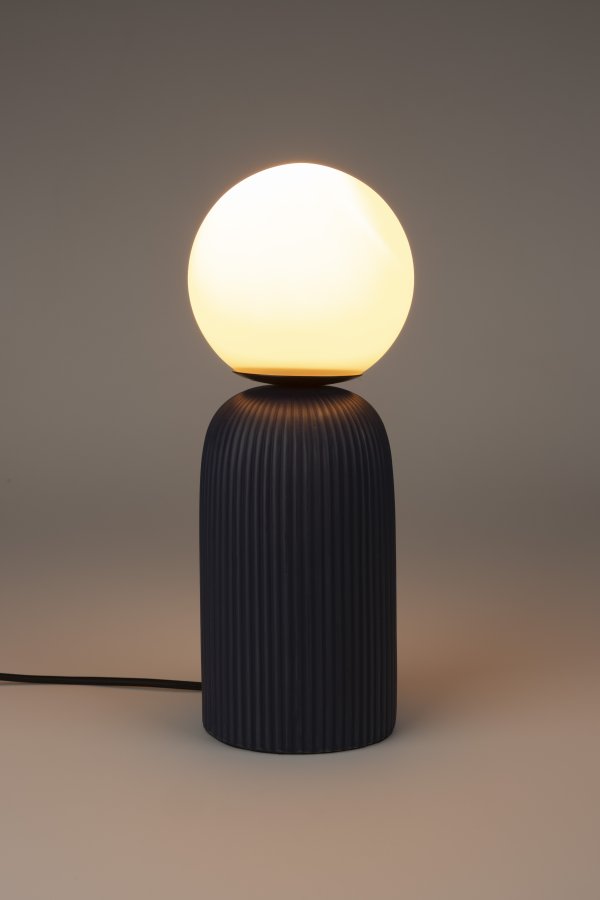 ZUIVER Dash bordlampe S - opalt glass og kongebl keramikk