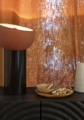 DUTCHBONE Zahra bordlampe M - terra terracotta og sort metall