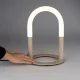 ZUIVER Arch bordlampe - hvit akryl og beige metall