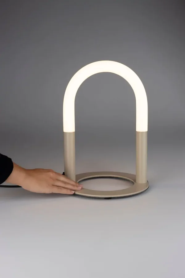 ZUIVER Arch bordlampe - hvit akryl og beige metall