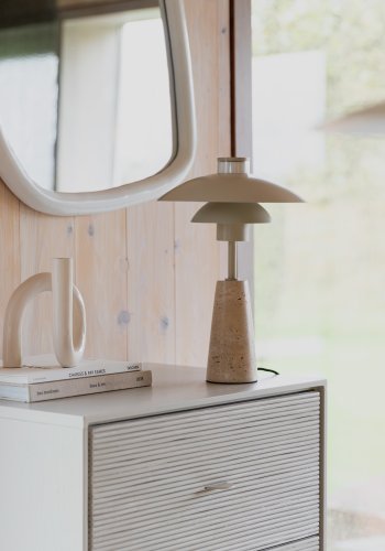 ZUIVER Cole bordlampe - beige metall og beige travertin