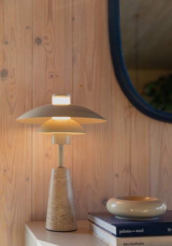 ZUIVER Cole bordlampe - beige metall og beige travertin