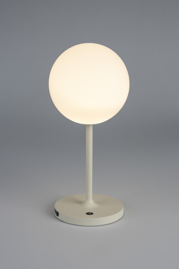 WHITE LABEL LIVING Hub bordlampe - polypropylen og beige