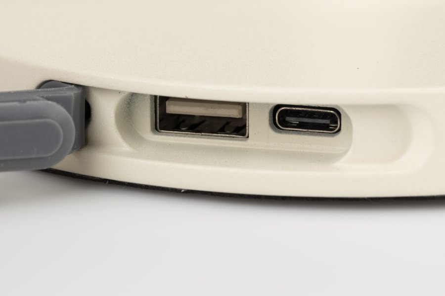 WHITE LABEL LIVING Hub bordlampe - polypropylen og beige