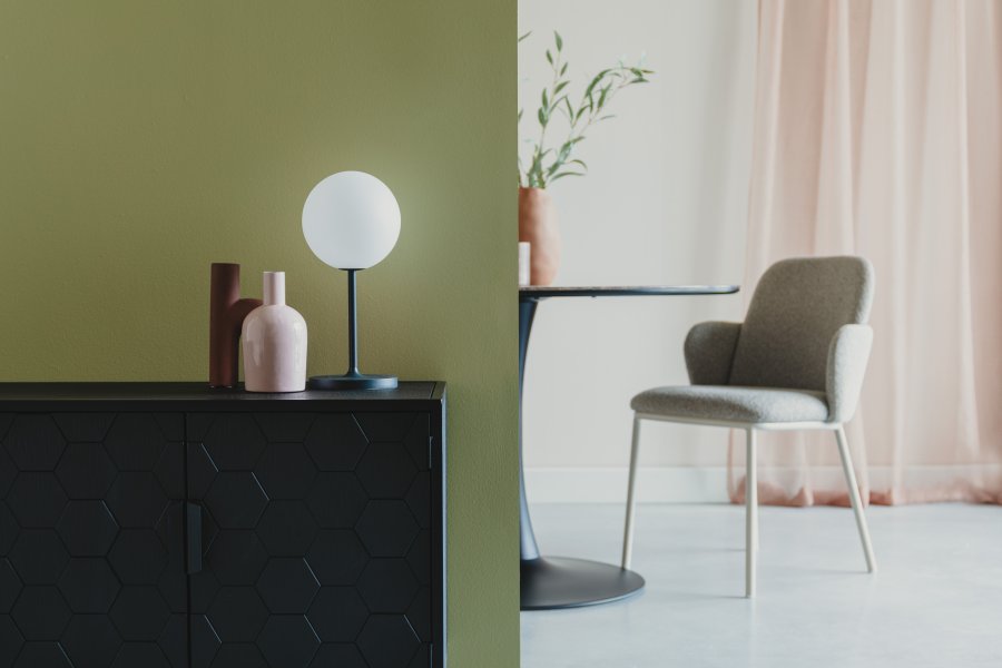 WHITE LABEL LIVING Hub bordlampe - polypropylen og bl