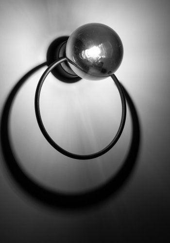 TK Anabelle vegglampe - grafittglass og sort metall