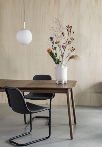 ZUIVER Orion taklampe 25 - opalt glass og sort metall