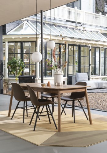 ZUIVER Orion taklampe 25 - opalt glass og sort metall