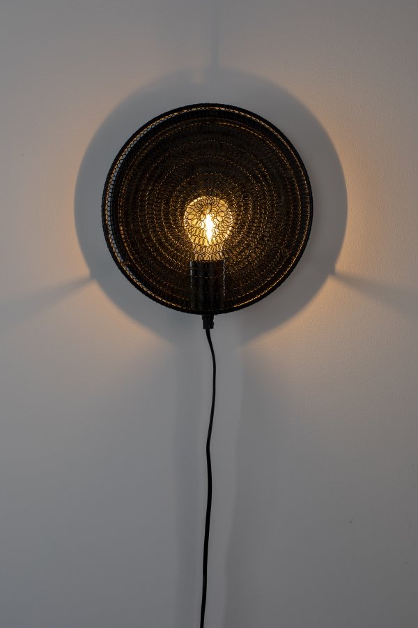 WHITE LABEL LIVING Lea Svart vegglampe - svart metall