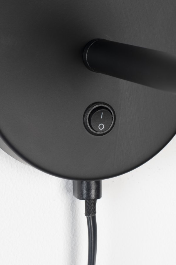 WHITE LABEL LIVING Hajo vegglampe - svart jern